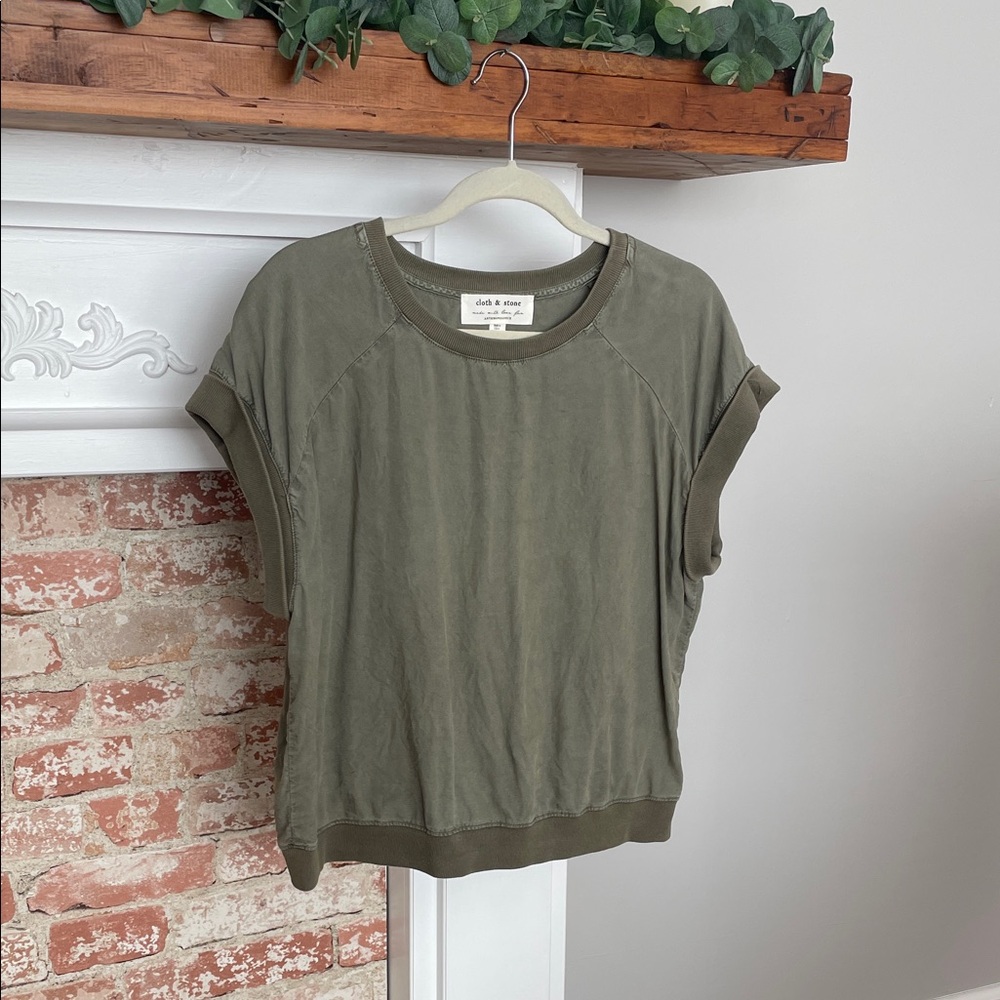 Anthropologie Cloth & Stone Olive Green Short Sleeve Top in XL